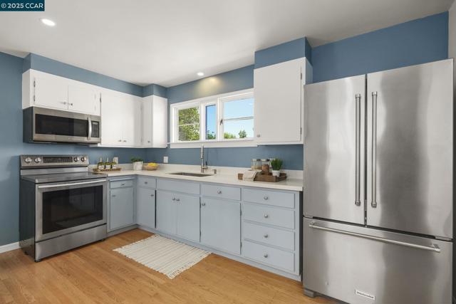 909 Elm St, El Cerrito CA: https://media.crmls.org/mediaz/46c6957e-13b3-41e9-b079-09c571b8d3a5.jpg