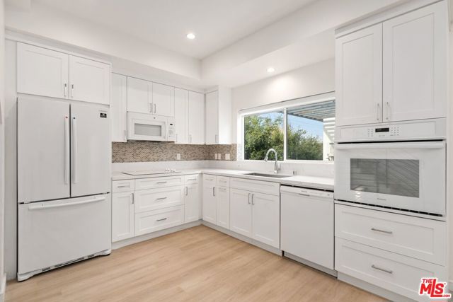 1187 CRENSHAW Boulevard, Los Angeles CA: https://media.crmls.org/mediaz/46c6a653-85f8-44c5-848b-8f2bfdabf212.jpg
