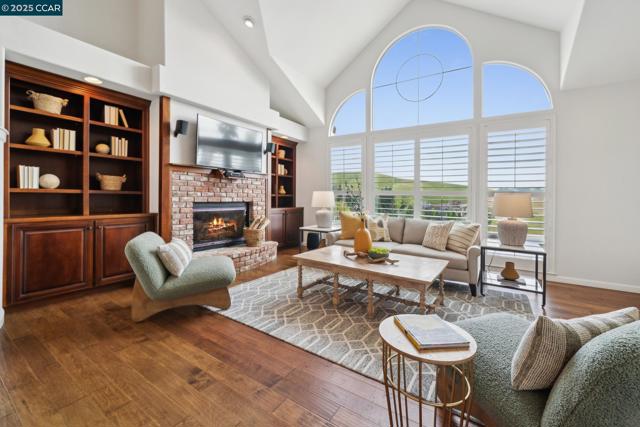 460 Silver Hollow Drive, Walnut Creek CA: https://media.crmls.org/mediaz/46c6aedf-c37c-4f0d-87a9-e9aa3ad789ed.jpg