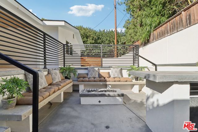 4656 Greenbush Avenue, Sherman Oaks CA: https://media.crmls.org/mediaz/46c7abd0-f760-4a7d-b589-24a5176e4d3a.jpg