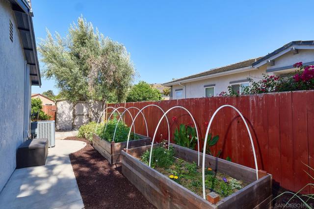 12835 Reo Real Dr, Poway CA: https://media.crmls.org/mediaz/46c7f481-3709-4bf6-96a4-a86eb5bad5d5.jpg