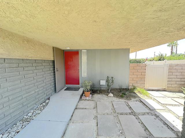1262 Sunflower N Circle, Palm Springs CA: https://media.crmls.org/mediaz/46c8a501-4708-48ef-88d8-95659c7be2cc.jpg