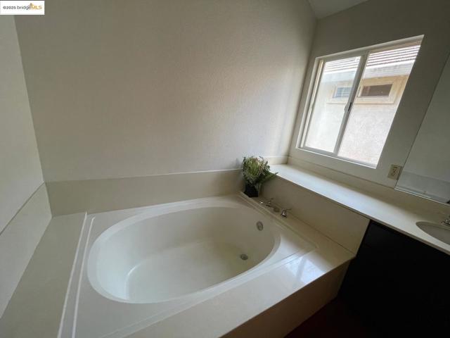 4529 Pronghorn Way, Antioch CA: https://media.crmls.org/mediaz/46c8af6c-3445-47ca-9fba-c7ab8d0a7641.jpg