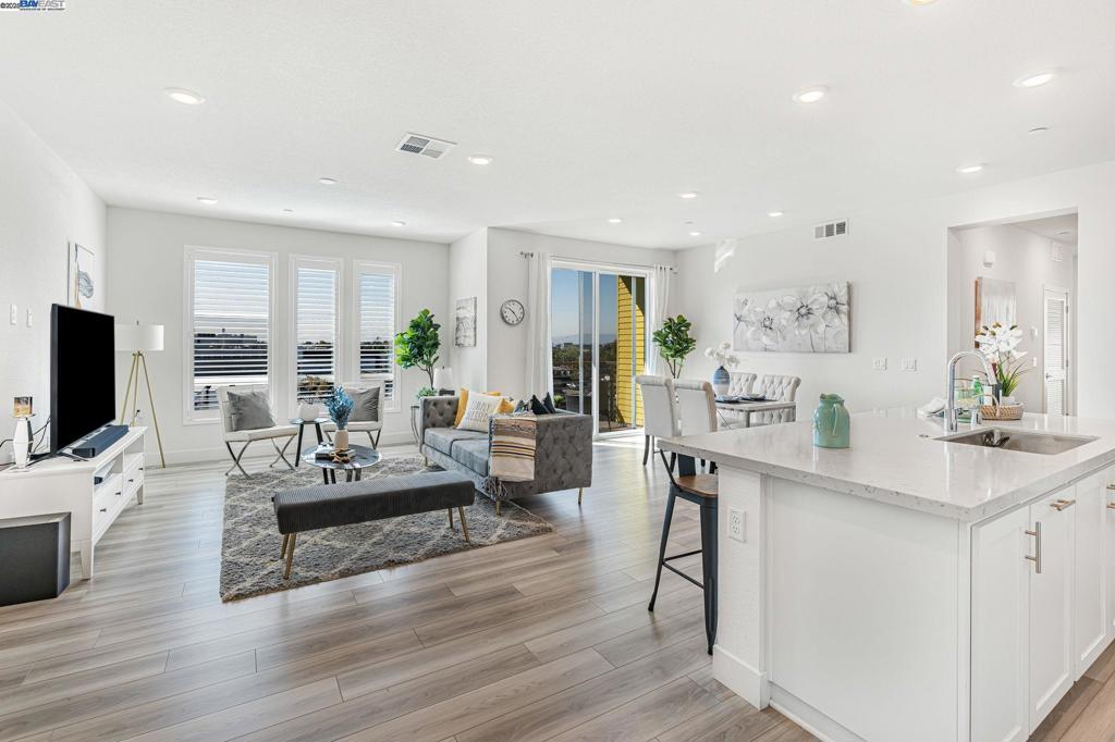 3873 Quantum Dr #400