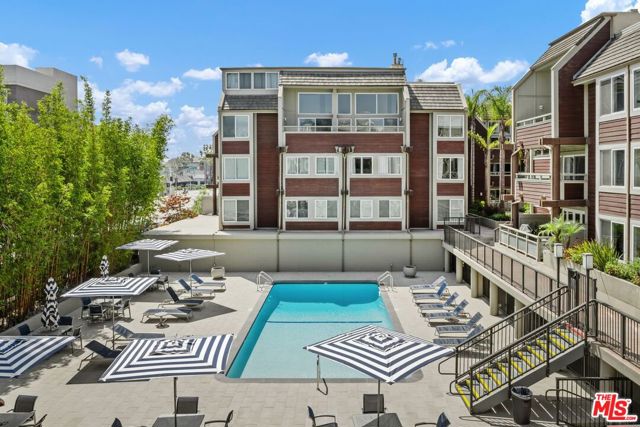 4200 Via Dolce, Marina del Rey CA: https://media.crmls.org/mediaz/46c8e1fa-49b6-4503-8839-fd61eaf7a891.jpg