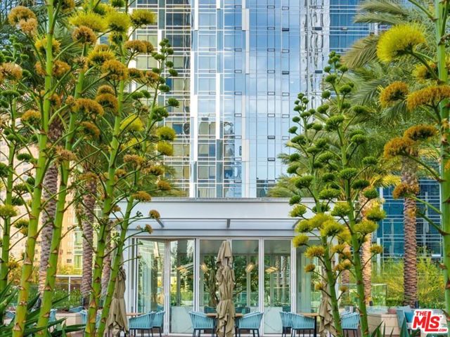 877 Francisco Street, Los Angeles CA: https://media.crmls.org/mediaz/46c95025-d2b2-4640-b4f0-412a2a78dc87.jpg