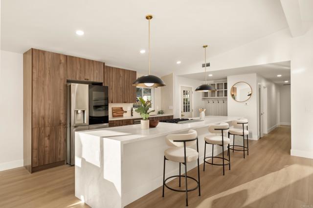 835 Cathy Lane, Cardiff by the Sea CA: https://media.crmls.org/mediaz/46c9c444-791f-4736-8c25-96508257b631.jpg
