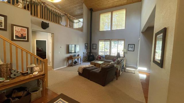 272 Bull Wacker Run, Arnold CA: https://media.crmls.org/mediaz/46ca44d8-5111-4948-85e8-e29087ac7710.jpg