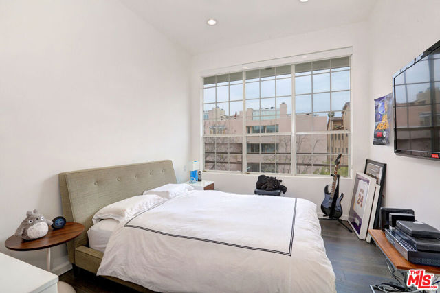 10640 Wilkins Avenue, Los Angeles CA: https://media.crmls.org/mediaz/46ca5fb3-9632-4afa-8881-64e3a22f46bc.jpg