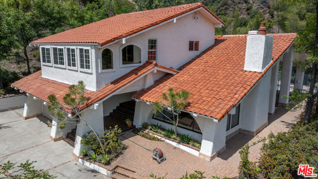 13033 Sky Valley Road, Los Angeles CA: https://media.crmls.org/mediaz/46ca8758-3563-4728-b2b5-c4d82034bc48.jpg