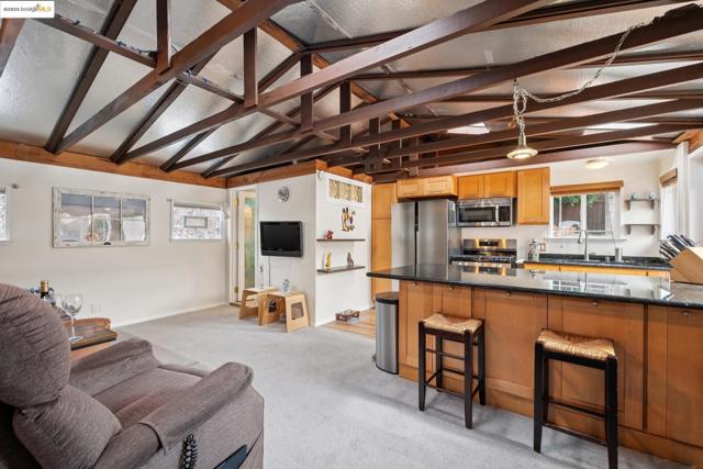 1034 Navellier St, El Cerrito CA: https://media.crmls.org/mediaz/46ca9c9e-1e4e-4d83-85f4-b28102a92d54.jpg