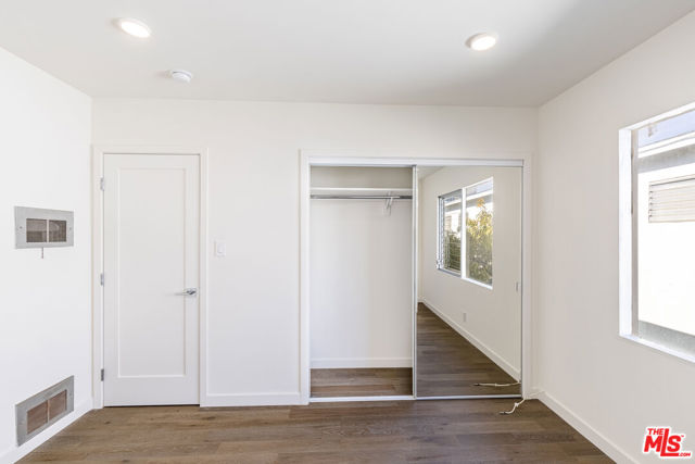1026 6th Street, Santa Monica CA: https://media.crmls.org/mediaz/46caad68-64c1-4dfb-9bdd-71f35f0ff5dd.jpg