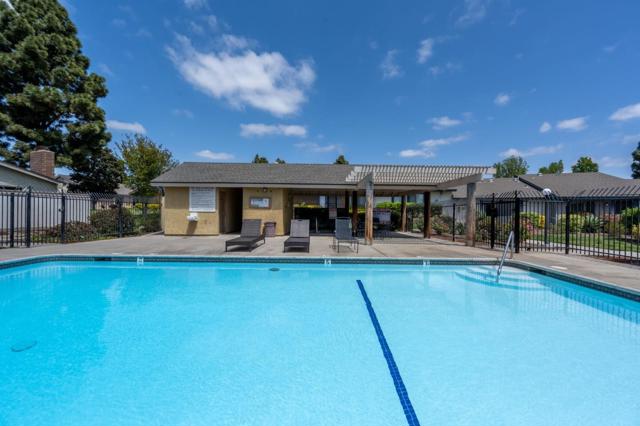 3575 Guava Way, Oceanside CA: https://media.crmls.org/mediaz/46cadfe0-3e03-4657-9cef-681a31060a50.jpg