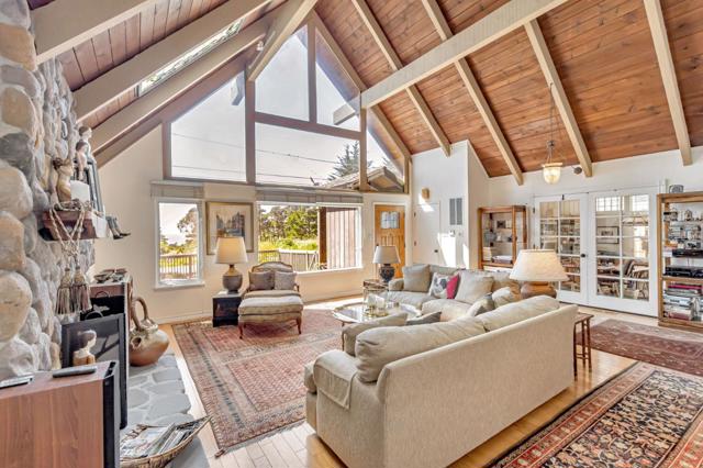 1025 Tamarind Street, Montara CA: https://media.crmls.org/mediaz/46cb6cbd-fb61-4820-9a10-88e73675e192.jpg