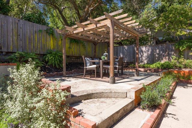 2841 Canyon Road, Burlingame CA: https://media.crmls.org/mediaz/46cbb079-3fe6-41b4-99c0-83e09bcf02a1.jpg