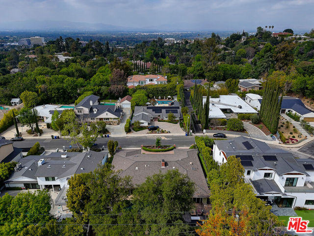 16314 Meadowridge Road, Encino CA: https://media.crmls.org/mediaz/46cbbd9d-b773-408a-ac87-1bbdde4ce90c.jpg