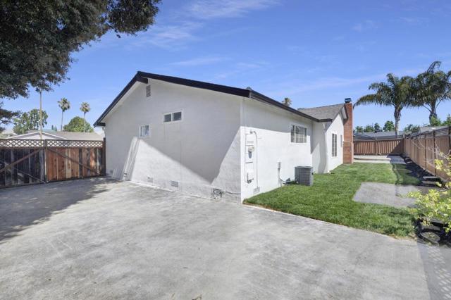 1075 Summerfield Drive, San Jose CA: https://media.crmls.org/mediaz/46cbed5c-dc69-439f-b7e7-f08982a648ee.jpg