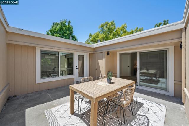 1736 Golden Rain Rd, Walnut Creek CA: https://media.crmls.org/mediaz/46cbf3d0-132b-46ee-ba55-bf35184056f6.jpg