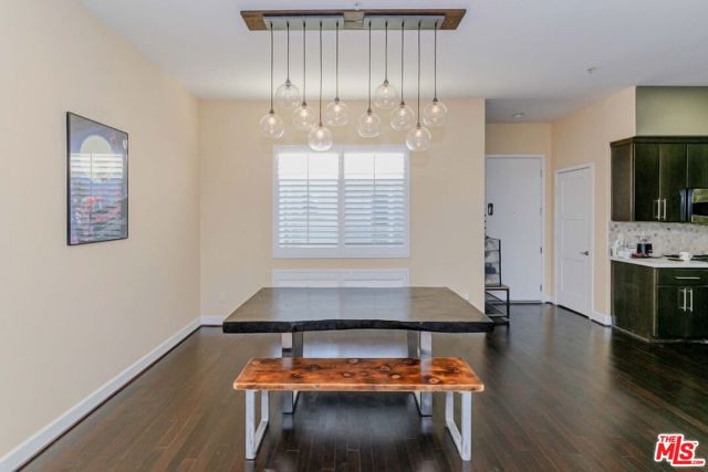 4644 Coldwater Canyon Avenue, Studio City CA: https://media.crmls.org/mediaz/46cc0dad-19fe-40f2-8e96-7e5942e778c9.jpg