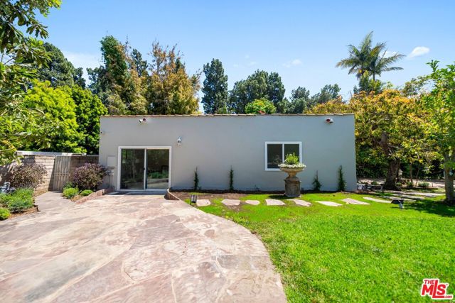1004 N Beverly Drive, Beverly Hills CA: https://media.crmls.org/mediaz/46cccd93-ae6a-461a-a0f5-4ac4c8e84fb7.jpg