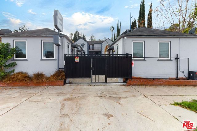 11472 VENTURA, Studio City CA: https://media.crmls.org/mediaz/46ccfbb0-7e11-4517-94c0-e3999af501e3.jpg