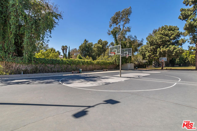 410 S Barrington Avenue, Los Angeles CA: https://media.crmls.org/mediaz/46ce9f92-61fb-48b6-8dcf-27d4e101051a.jpg
