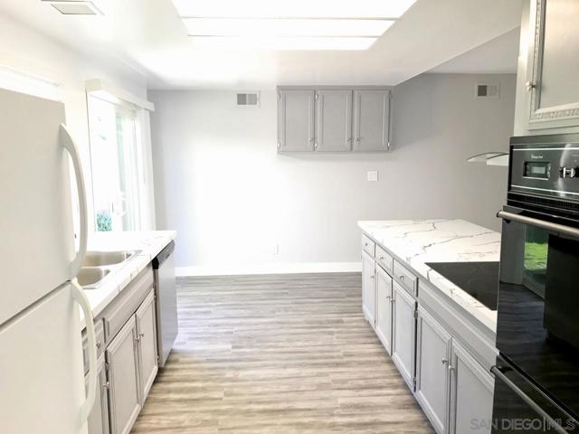5091 Park Rim Dr, San Diego CA: https://media.crmls.org/mediaz/46cecd49-5be1-4c16-a2ea-af0371b2d28a.jpg