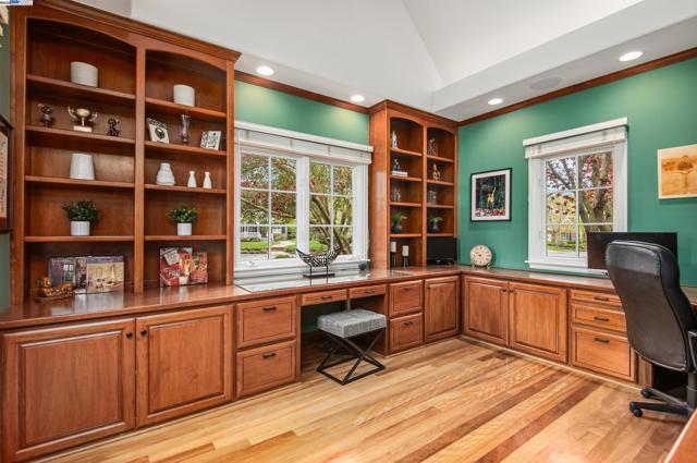 3029 Alburni Ct, Pleasanton CA: https://media.crmls.org/mediaz/46cf5746-0419-4298-bef6-8e9bcd014a3c.jpg