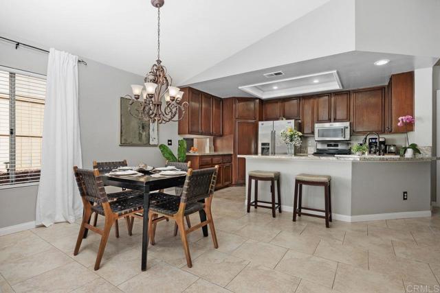 Detail Gallery Image 10 of 35 For 1745 Crystal Ridge Way, Vista,  CA 92081 - 2 Beds | 2 Baths