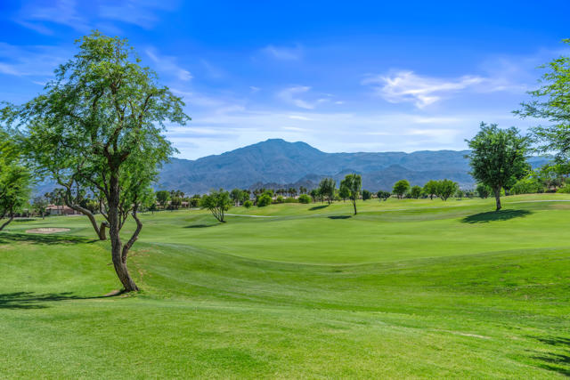 56925 Mountain, La Quinta CA: https://media.crmls.org/mediaz/46cf9742-5b00-4093-9361-31fd086c6e18.jpg