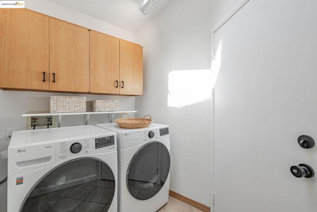 3336 Oak Ct, Lafayette CA: https://media.crmls.org/mediaz/46cfa21b-dd7e-453d-9693-705c58aecd1f.jpg