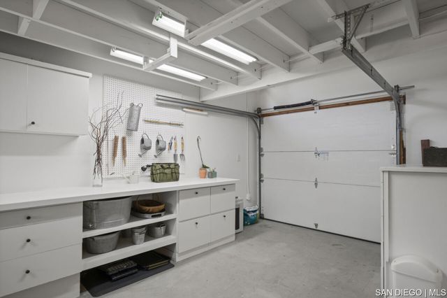5931 Citadel CIR, La Jolla CA: https://media.crmls.org/mediaz/46d066d0-a8ec-40e1-abdc-2a36266e2c29.jpg