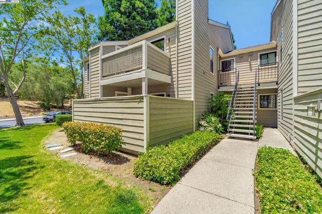383 Eastridge Dr, San Ramon CA: https://media.crmls.org/mediaz/46d0c9d6-f191-420b-b982-61b3bb7910ae.jpg