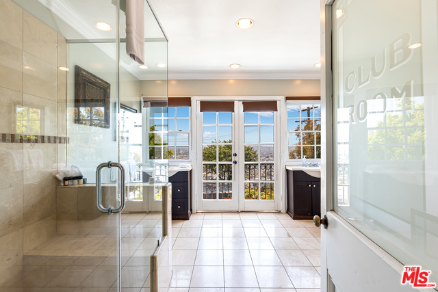 8545 FRANKLIN Avenue, Los Angeles CA: https://media.crmls.org/mediaz/46d0e89d-9eac-4b72-9aa9-2e9b773183f6.jpg