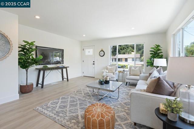 1923 Thompson Ln, El Sobrante CA: https://media.crmls.org/mediaz/46d13067-8059-4132-a050-d8bab10449a5.jpg