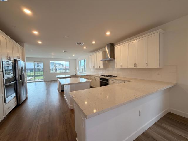 10349 Baldy Dr, Stockton CA: https://media.crmls.org/mediaz/46d19d34-2ddf-4176-80c7-8b3e442ad81d.jpg