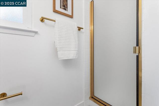 2326 Bramble Ct, Castro Valley CA: https://media.crmls.org/mediaz/46d1a031-82a4-4924-8ae7-f4855b6c7060.jpg