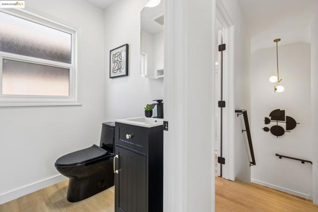 904 41st St, Oakland CA: https://media.crmls.org/mediaz/46d1f229-4629-425f-9d14-fd1760f9a24f.jpg