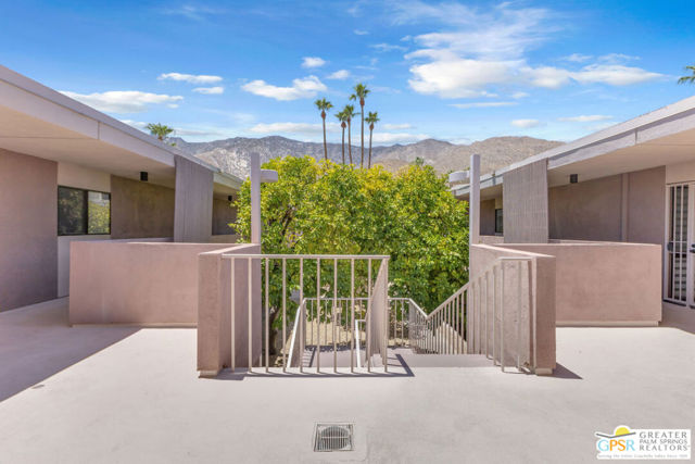2696 S Sierra Madre, Palm Springs CA: https://media.crmls.org/mediaz/46d21518-f8da-4bc5-93ac-b28d18dffefe.jpg