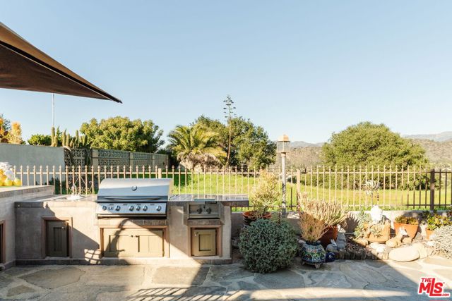 4837 Round Top Drive, Los Angeles CA: https://media.crmls.org/mediaz/46d27be0-099b-4bc8-bcd6-1c279d54d918.jpg