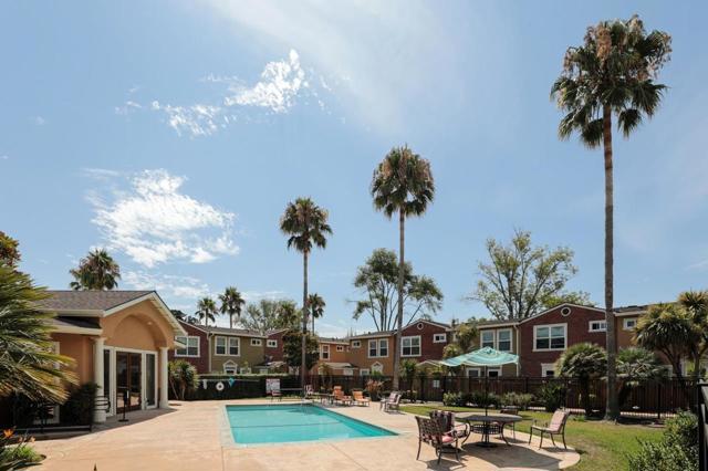 865 Carlisle Way, Sunnyvale CA: https://media.crmls.org/mediaz/46d31f07-205a-4d67-9049-ad6b20b2abfa.jpg