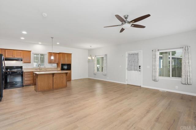 525 W El Norte Parkway, Escondido CA: https://media.crmls.org/mediaz/46d36ebc-e66e-469b-9159-9c506a0fbf90.jpg