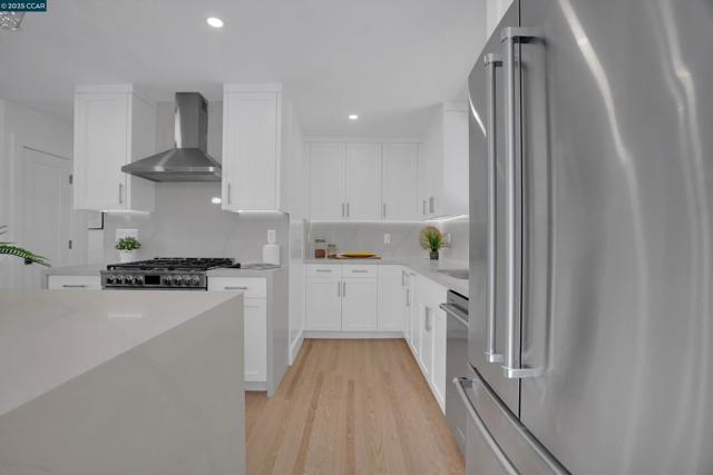 795 Canyon Rd, Redwood City CA: https://media.crmls.org/mediaz/46d3c0f5-107b-4e54-a3bf-e5d02a7ca683.jpg