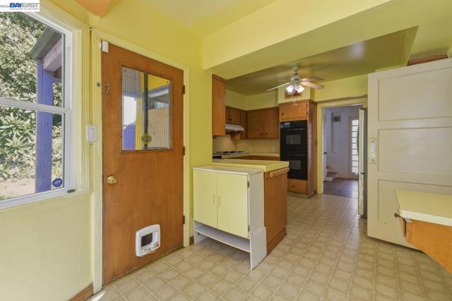 3890 Serrano St, Martinez CA: https://media.crmls.org/mediaz/46d3f659-1783-4cac-b714-55d9f1498df8.jpg