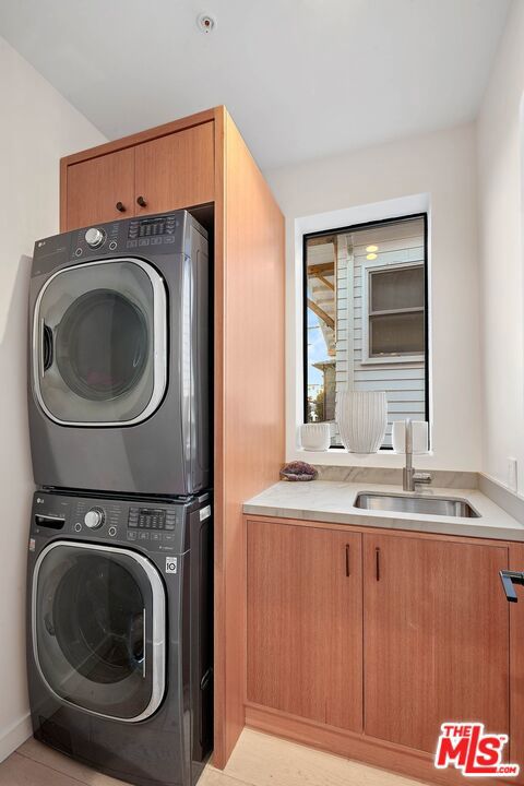 810 Amoroso Place, Venice CA: https://media.crmls.org/mediaz/46d48c88-995e-4e4f-87bb-765e1937de78.jpg