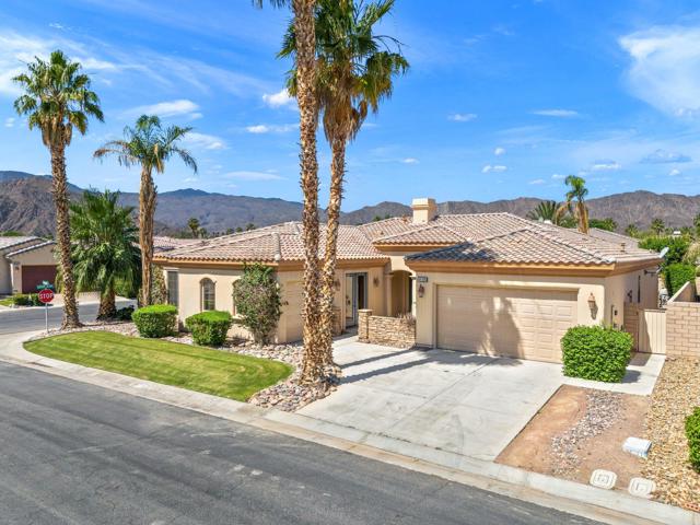 49595 Marne Court, La Quinta CA: https://media.crmls.org/mediaz/46d52423-11f9-45cc-8523-d74c6af0e326.jpg