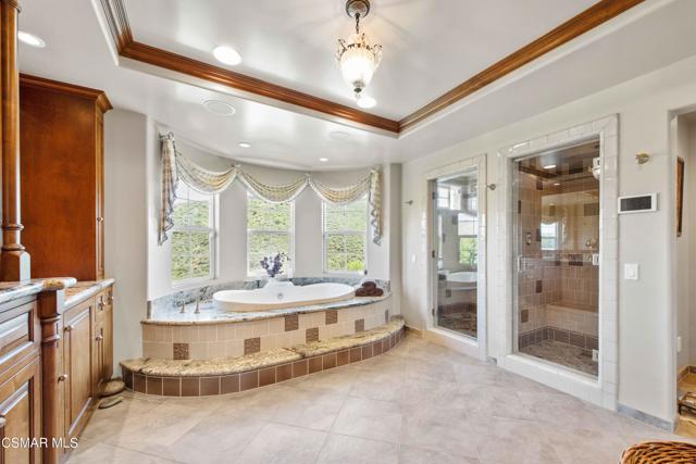 3194 Sunset Hills Boulevard, Thousand Oaks CA: https://media.crmls.org/mediaz/46d5acac-05d6-452d-8536-4b563c09ff7d.jpg