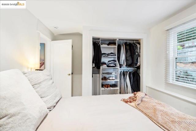 342 El Toyonal, Orinda CA: https://media.crmls.org/mediaz/46d5c795-c3ab-4a1e-af49-32c88983b664.jpg