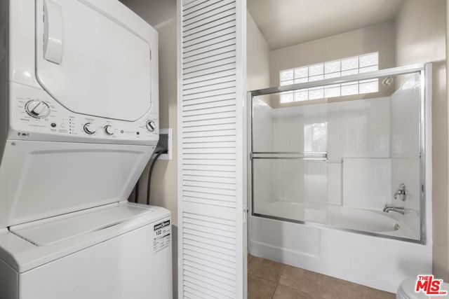 10275 Missouri Avenue, Los Angeles CA: https://media.crmls.org/mediaz/46d62e4a-bbe4-43c3-8825-b1e19d8b684e.jpg