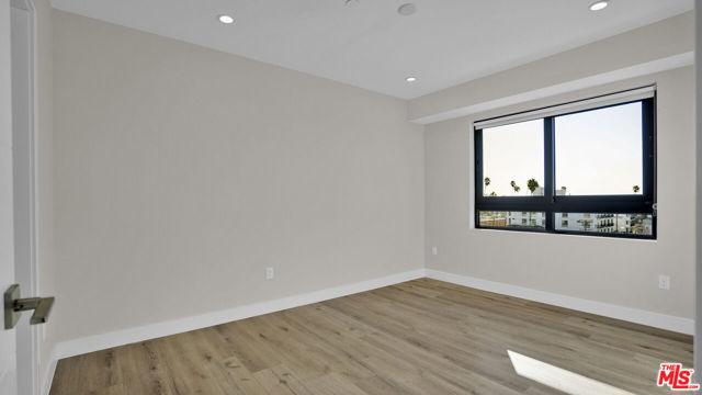 846 S Mariposa Avenue, Los Angeles CA: https://media.crmls.org/mediaz/46d6a05e-4d72-4d81-b155-0f4d03fe64f2.jpg
